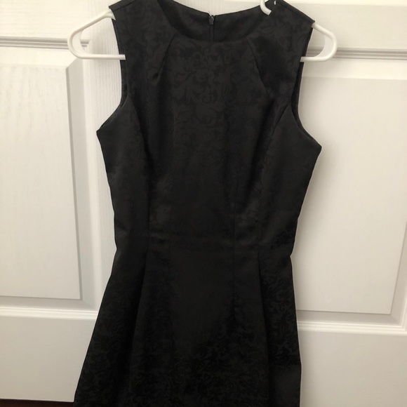 Black dress - Picture 1 of 2